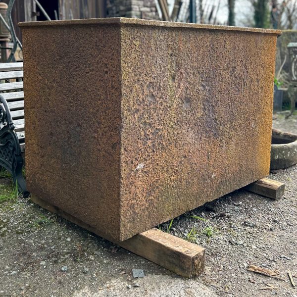 Antique cast iron water tank 4ft x 3ft